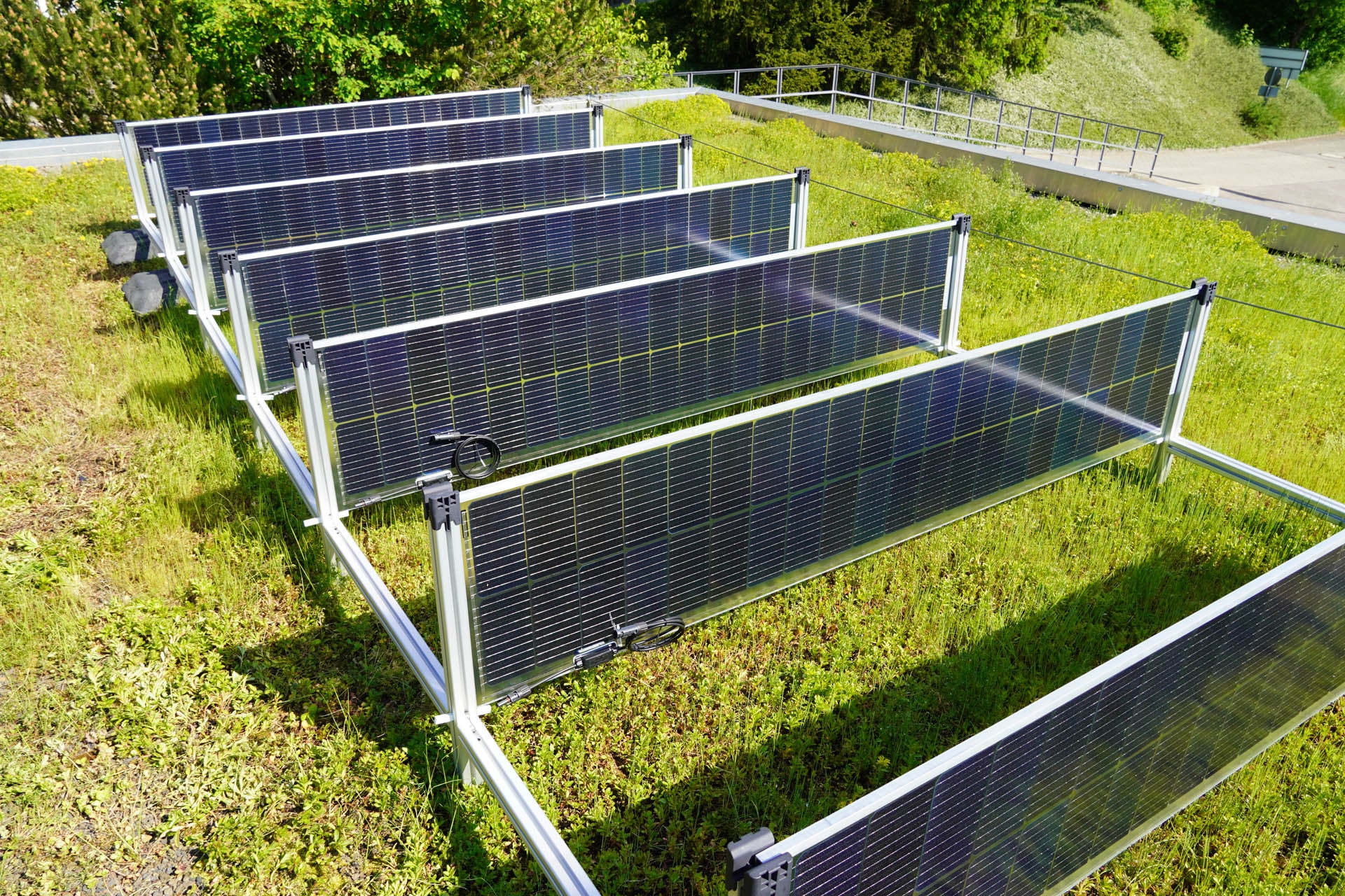 960Wp SOLon Balkonkraftwerk-Set - 6 vertikale Module